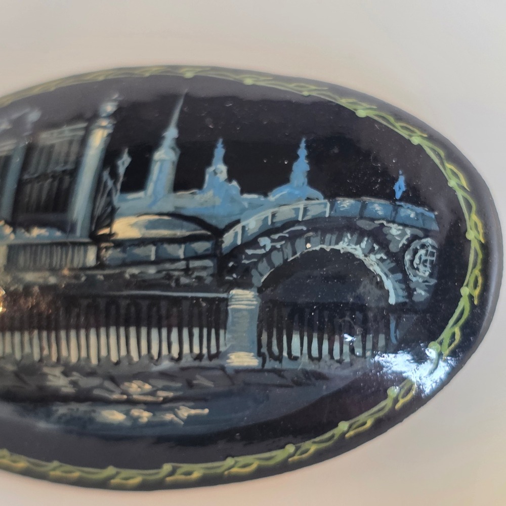 Vintage Russian Lacquer Brooch Hand Painted Night Cityscape Bridge‎ Oval Pin - Picture 3 of 4